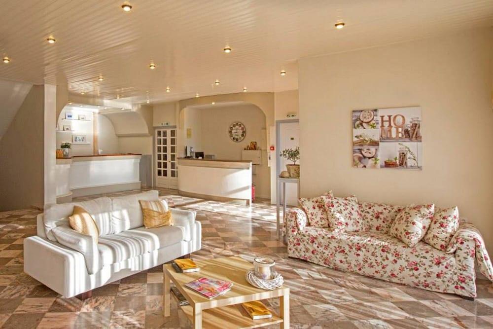 Aurora Hotel Agios Ioannis Peristeron (Corfu)